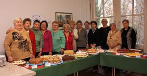 Siebenbürger Frauengruppe: Kuchenbüfett zum Adventsbasar
